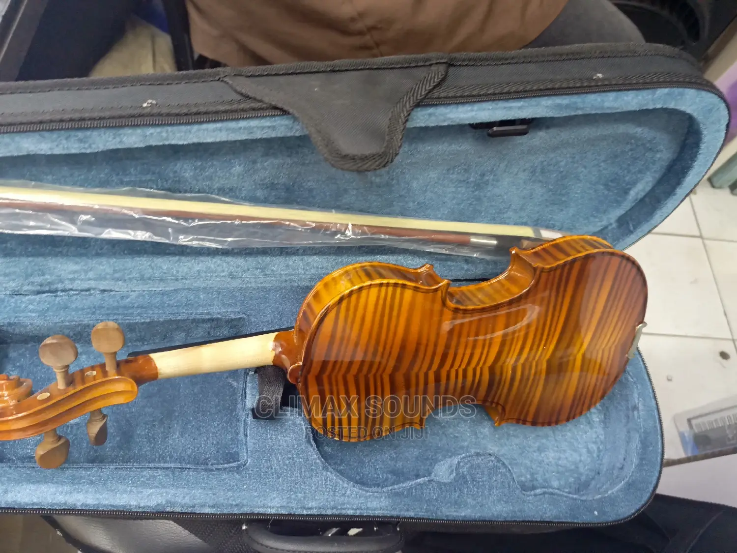 1/2 Maple Leaf Violin 