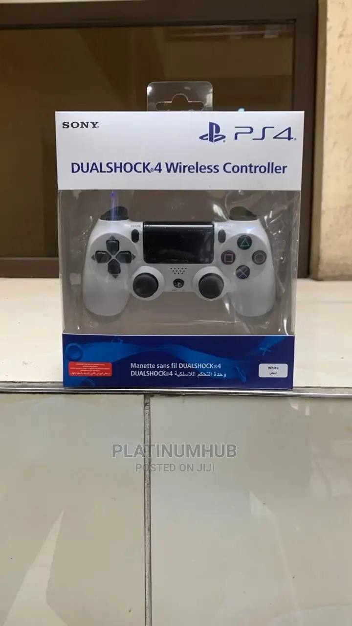 PLAYSTATION 4 CONTROLLER (White)