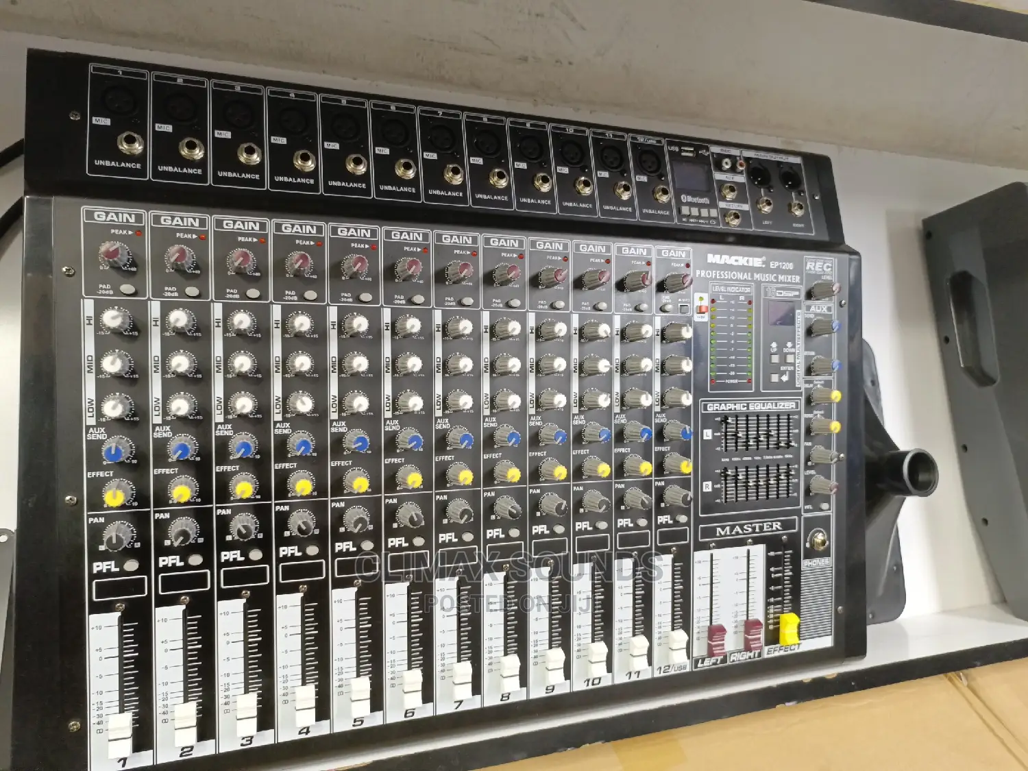 Powered Mixer 12 Channels MACKIE