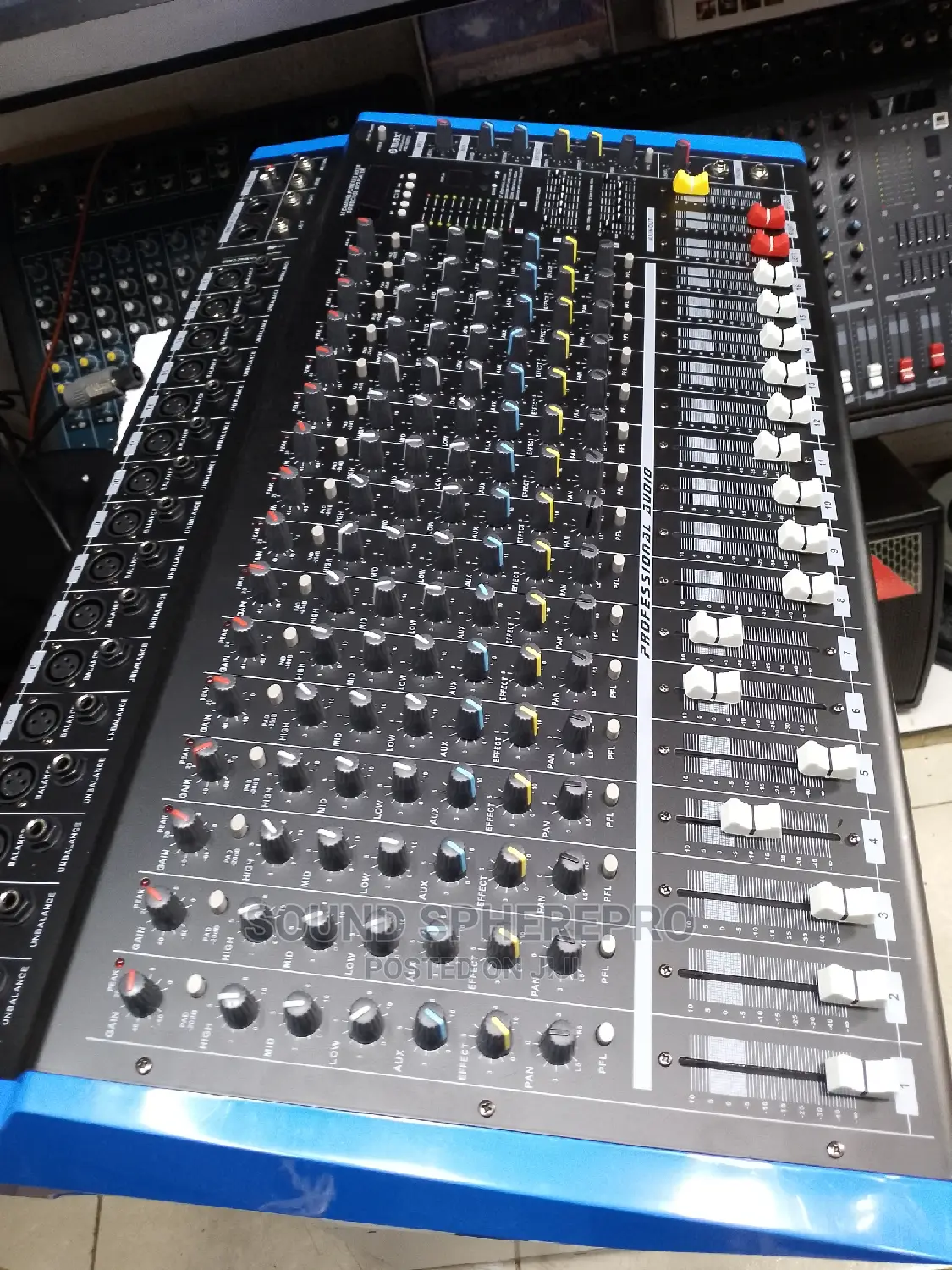 Blue Max 16 Channel Powered Mixer