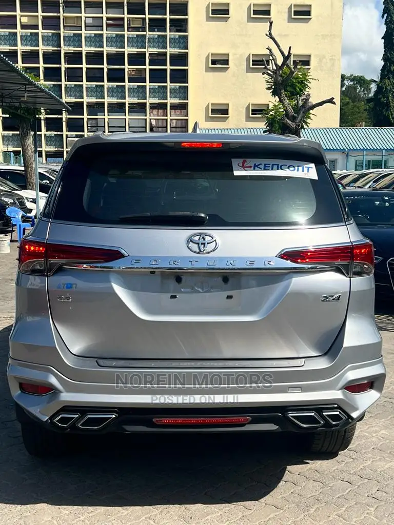 Toyota Fortuner 2017 Silver