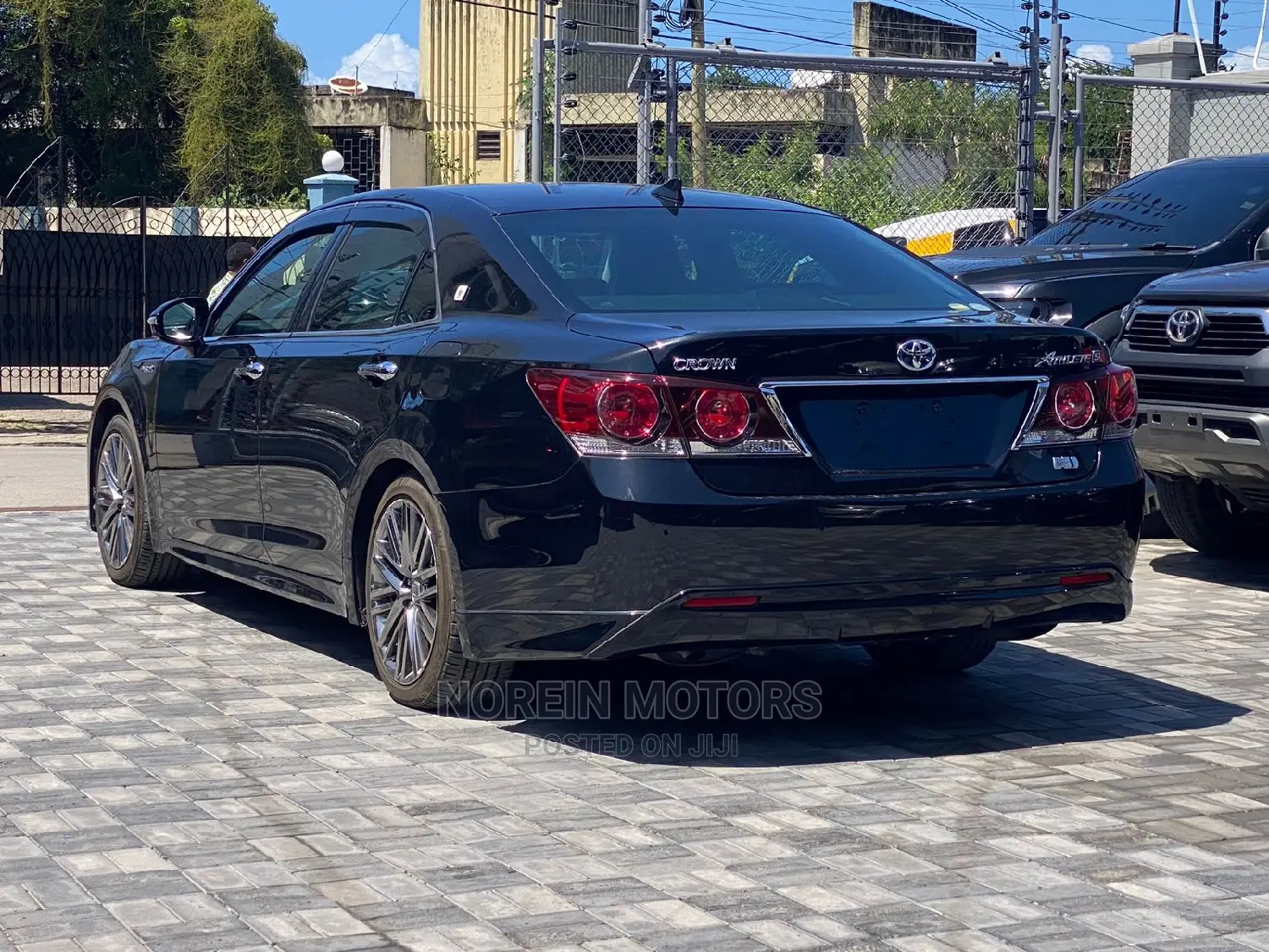 Toyota Crown 2016 Black