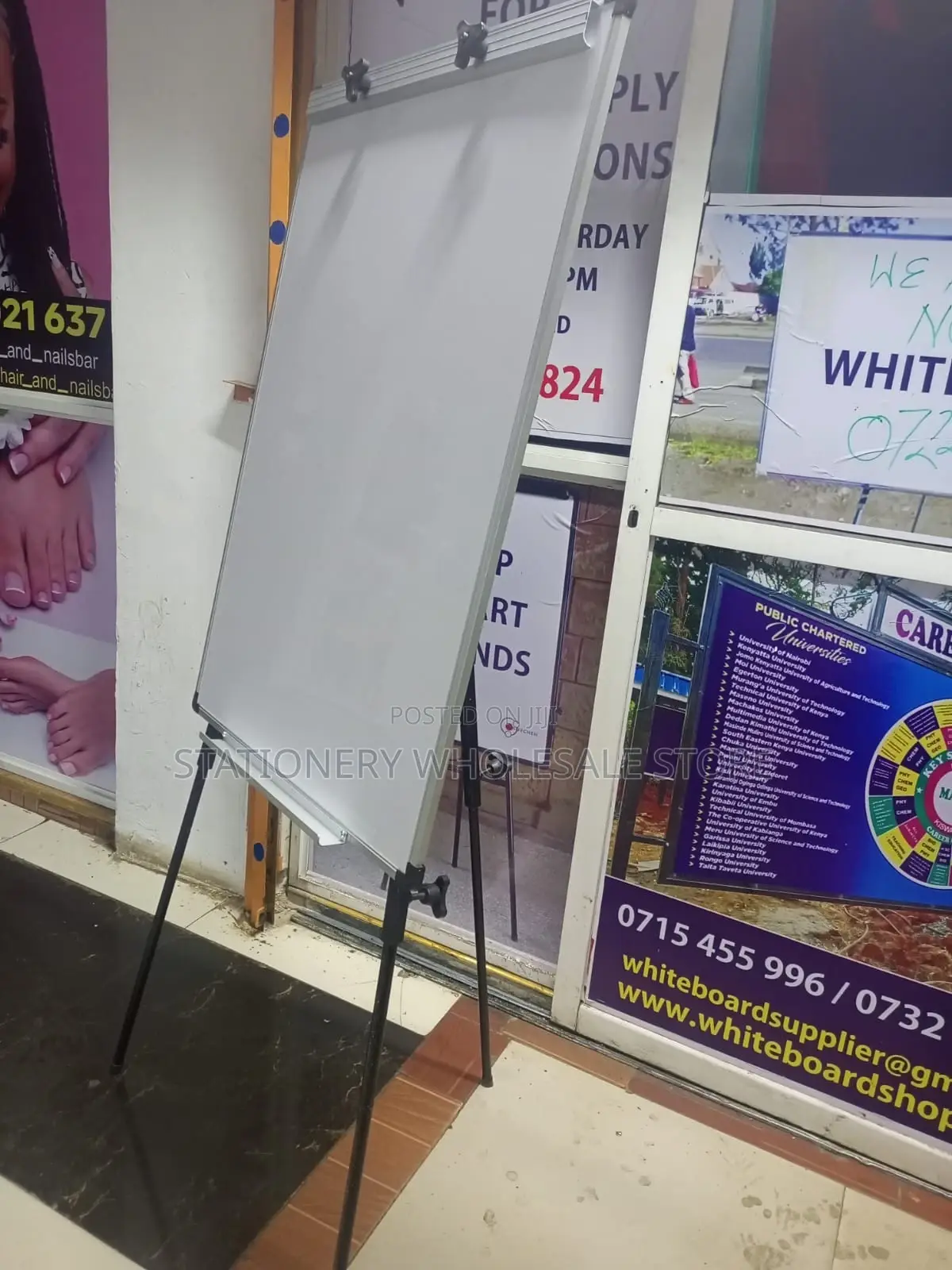 Whiteboard Non Magnetic 90cmx60cm With Tripod Stand