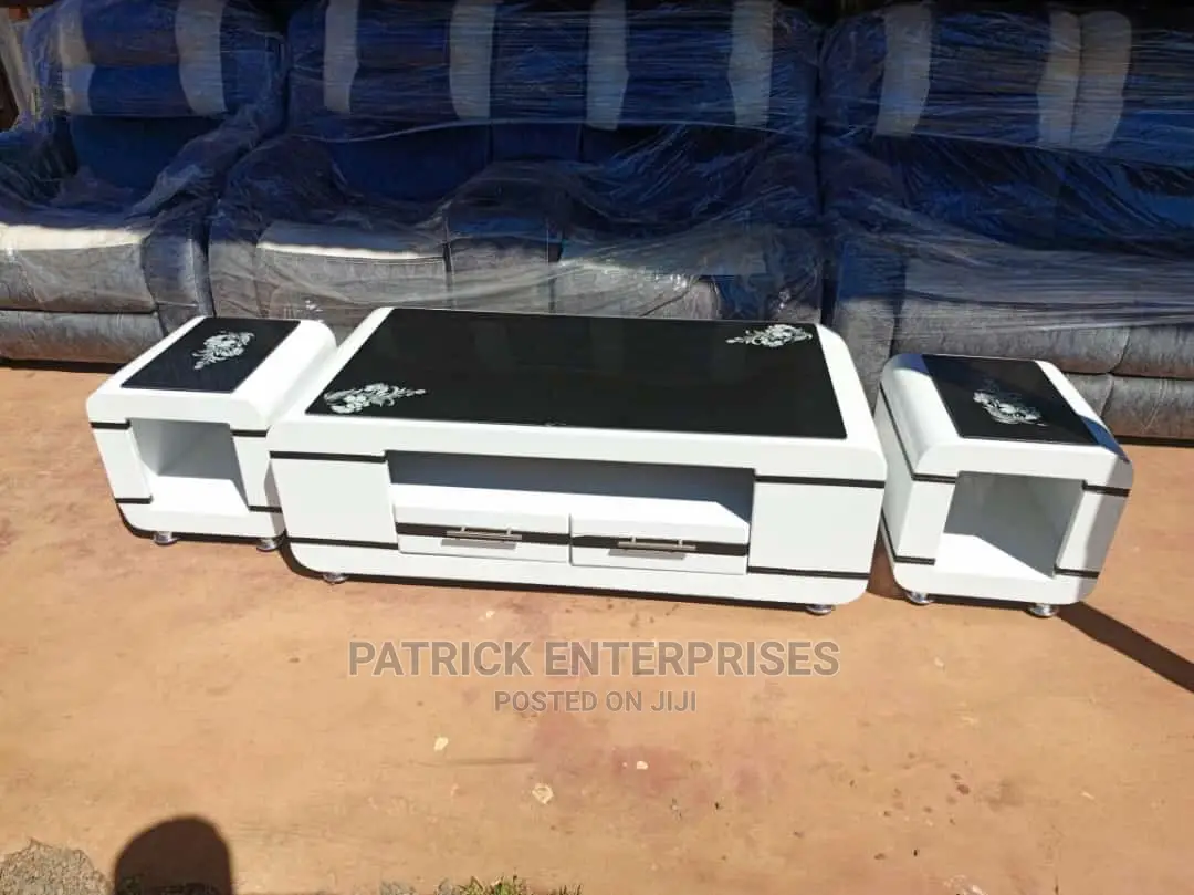 Morden Wooden Coffee Tables With Two Stools
