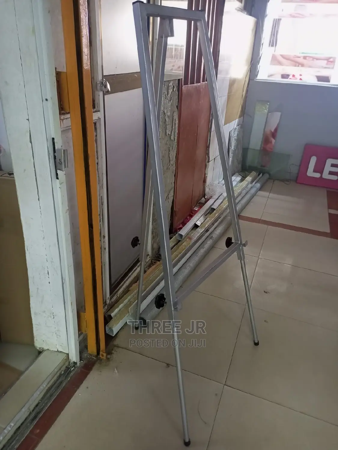 Tripod Whiteboard Stand Available Aluminum Framed Type