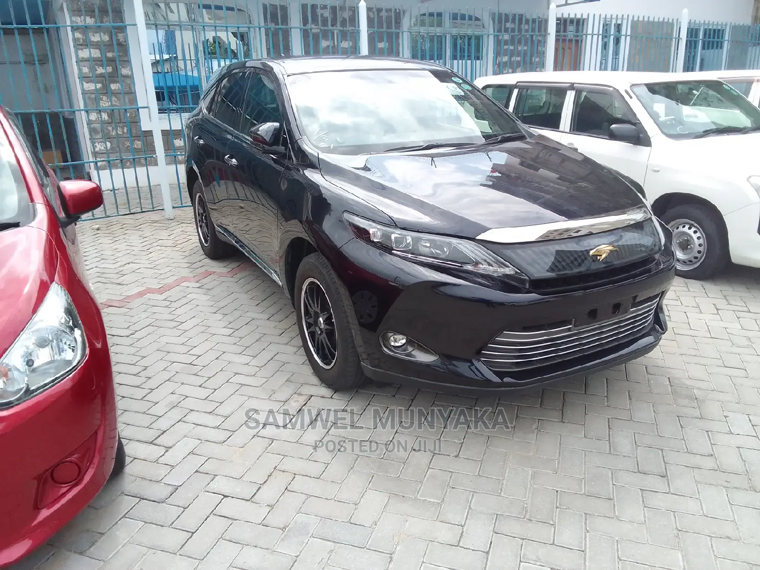 Toyota Harrier 2.0 4WD 2017 Black