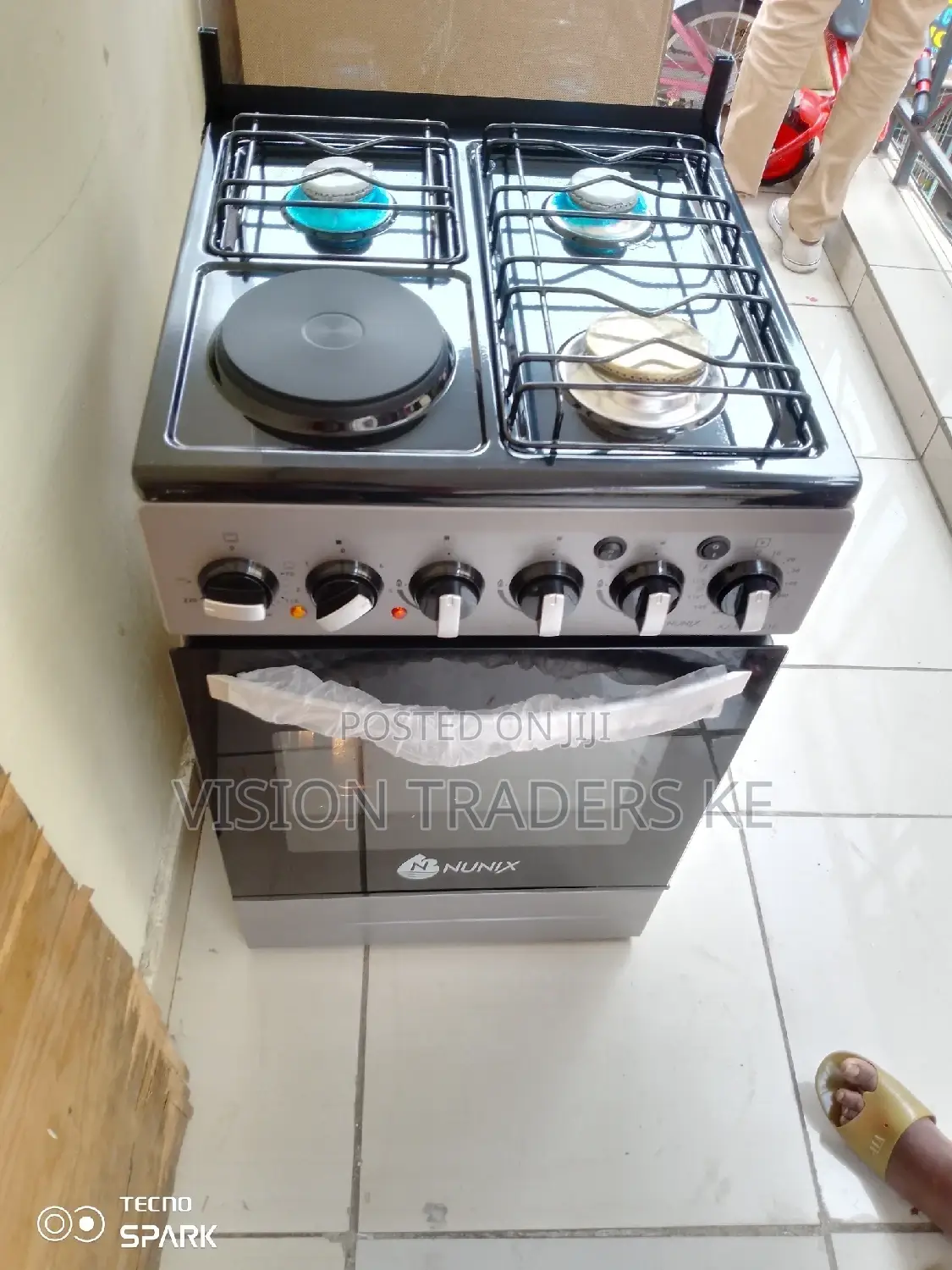 Nunix Standing Cooker With Electric Oven 3gases+ 1 Hotplate