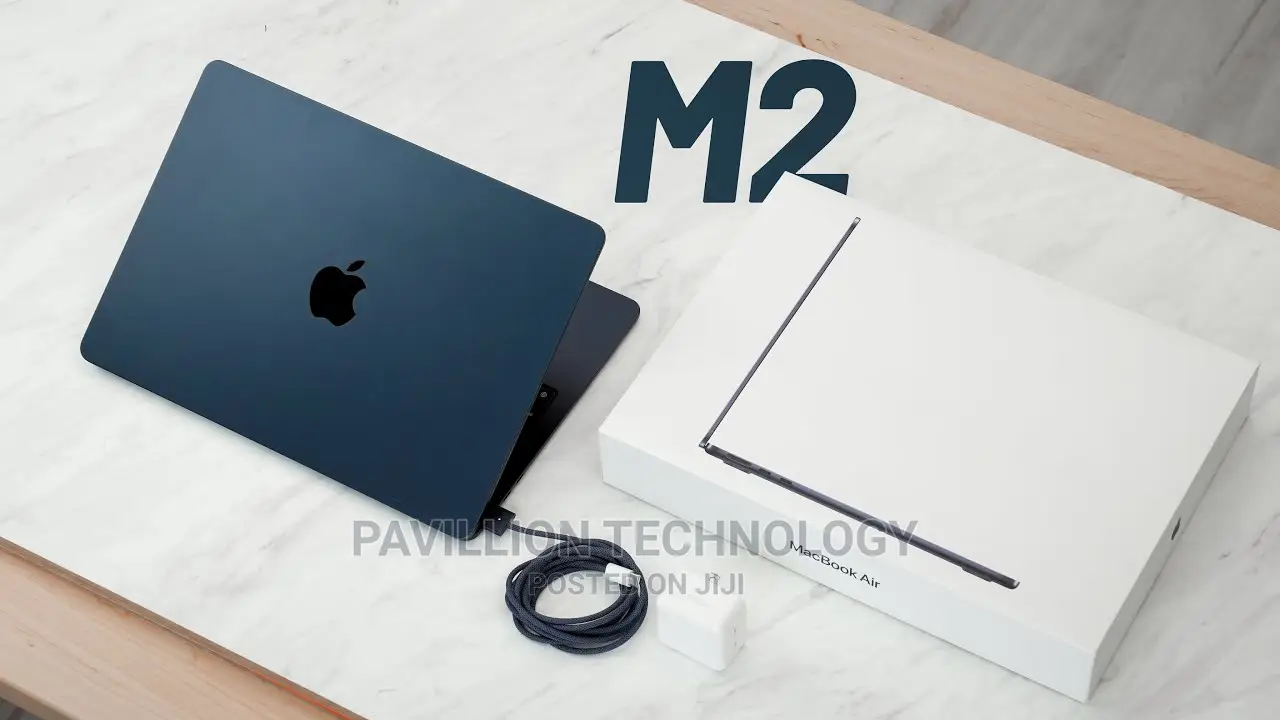 New Laptop Apple MacBook Pro M1 8GB Apple M2 Ultra SSD 512GB