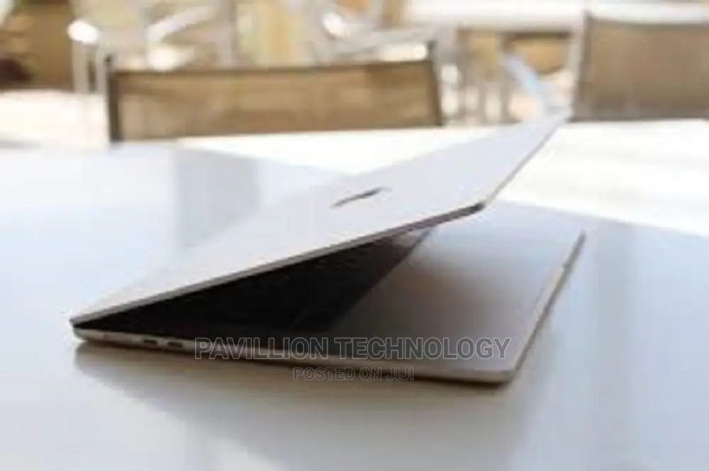 New Laptop Apple MacBook Pro M1 8GB Apple M2 Ultra SSD 512GB