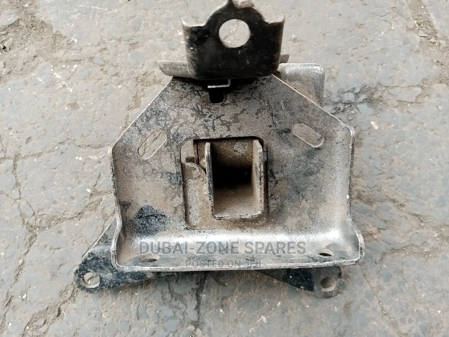 Gearbox Upper Mount Ractis Available.