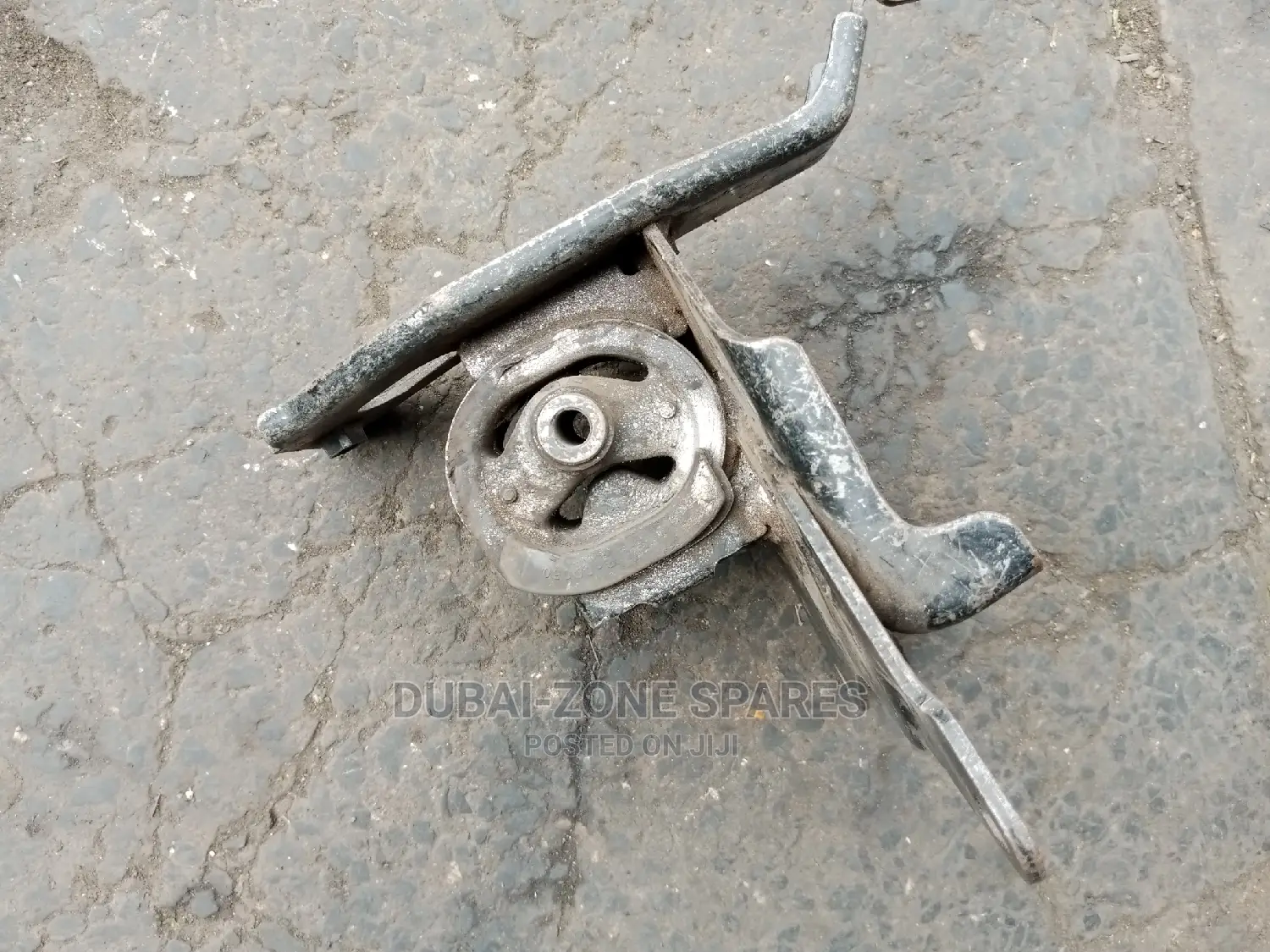 Gearbox Upper Mount Ractis Available.