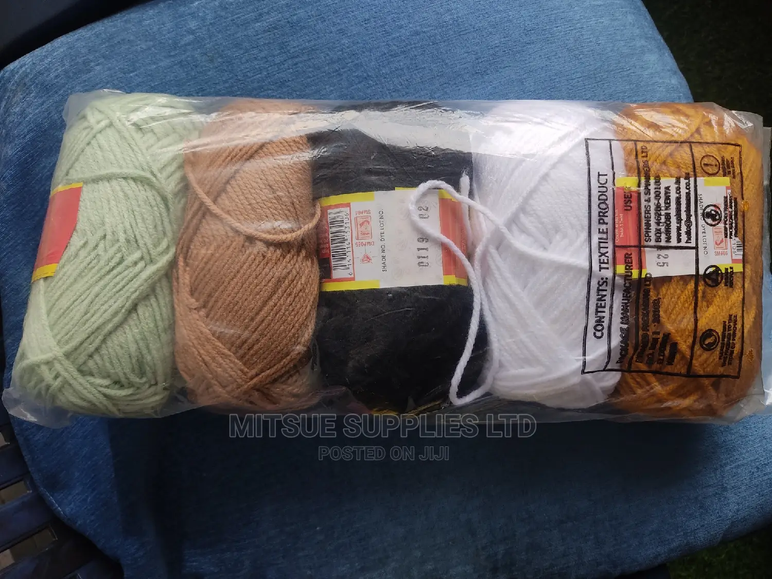 A Packet of 5 Chunky Yarns Mixed Colour With Hook CBC