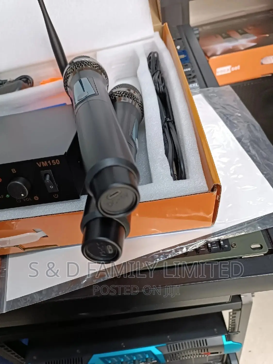 JBL VM150 Rechargeable Wireless Microphone