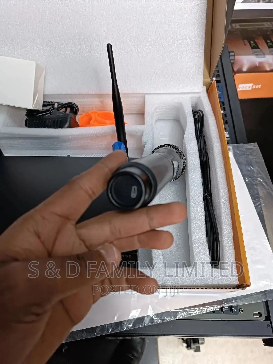 JBL VM150 Rechargeable Wireless Microphone