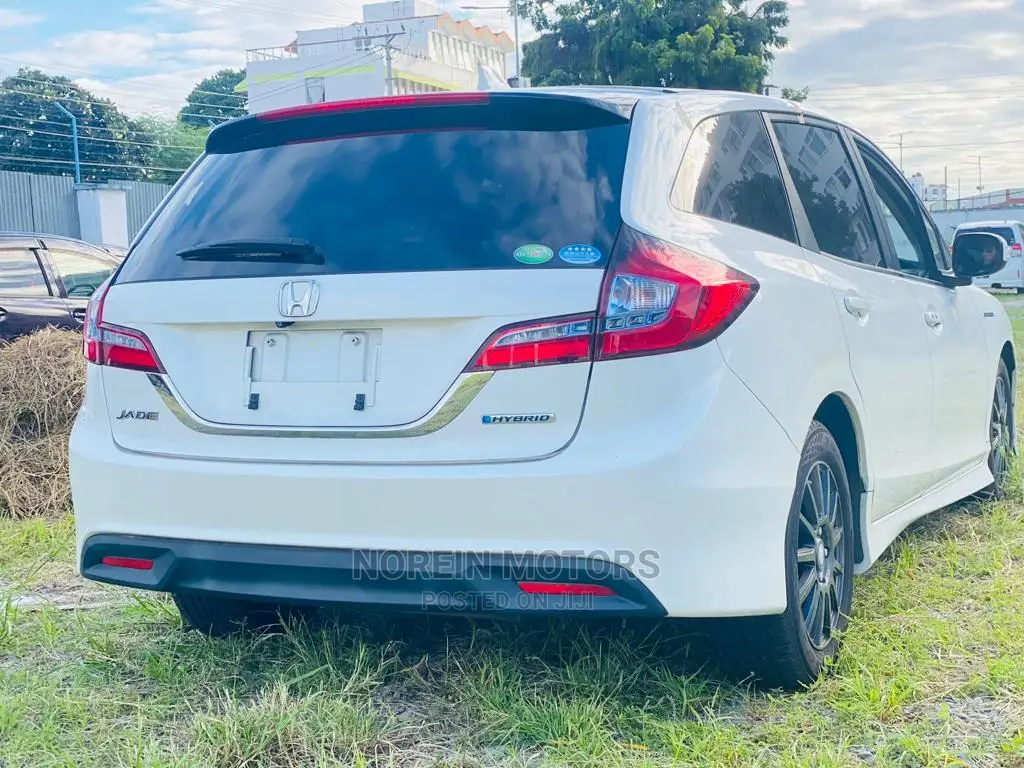 Honda Jade 2016 White