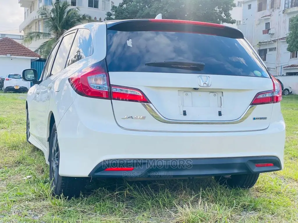 Honda Jade 2016 White