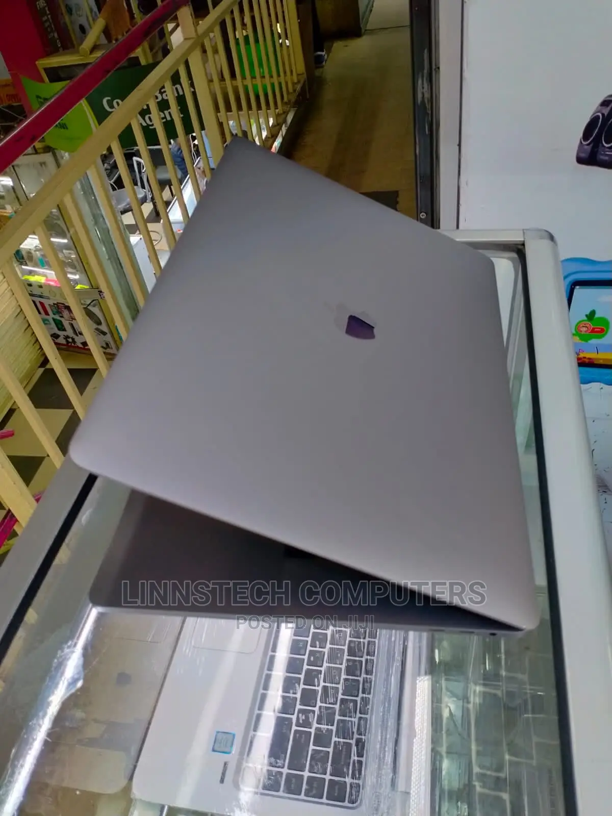 Laptop Apple MacBook Pro 2016 16GB Intel Core I7 SSD 512GB