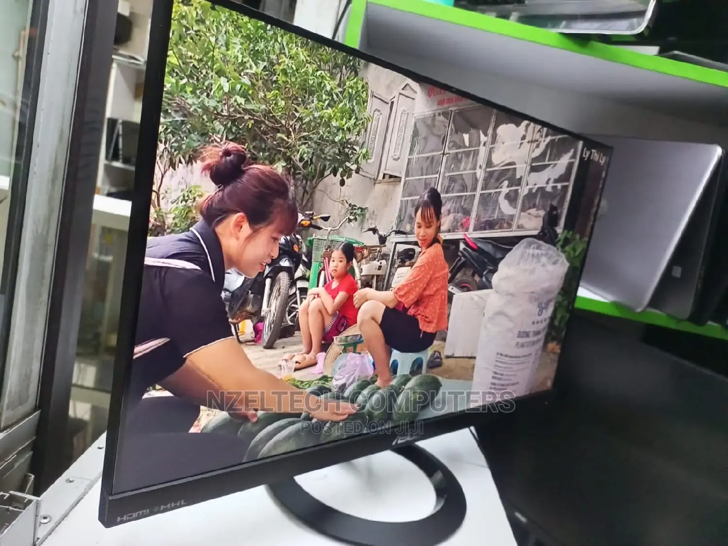 Asus Edge to Edge Monitor