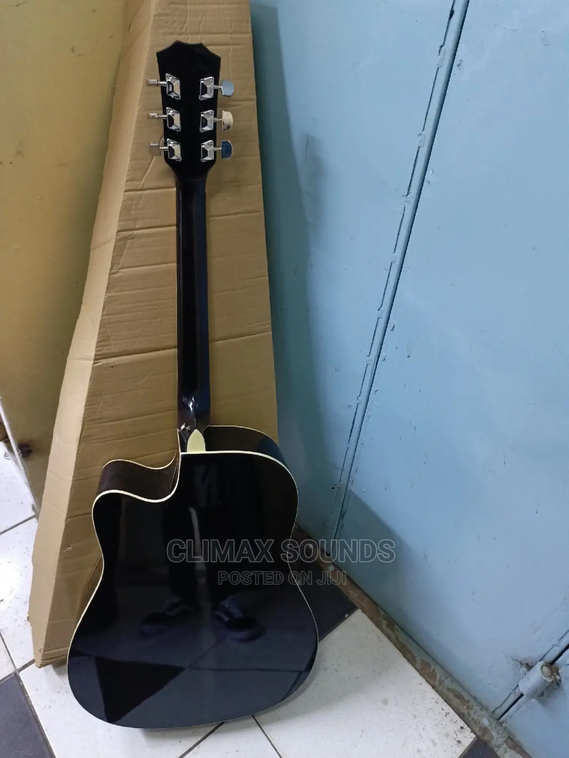 Acoustic Guitar E41