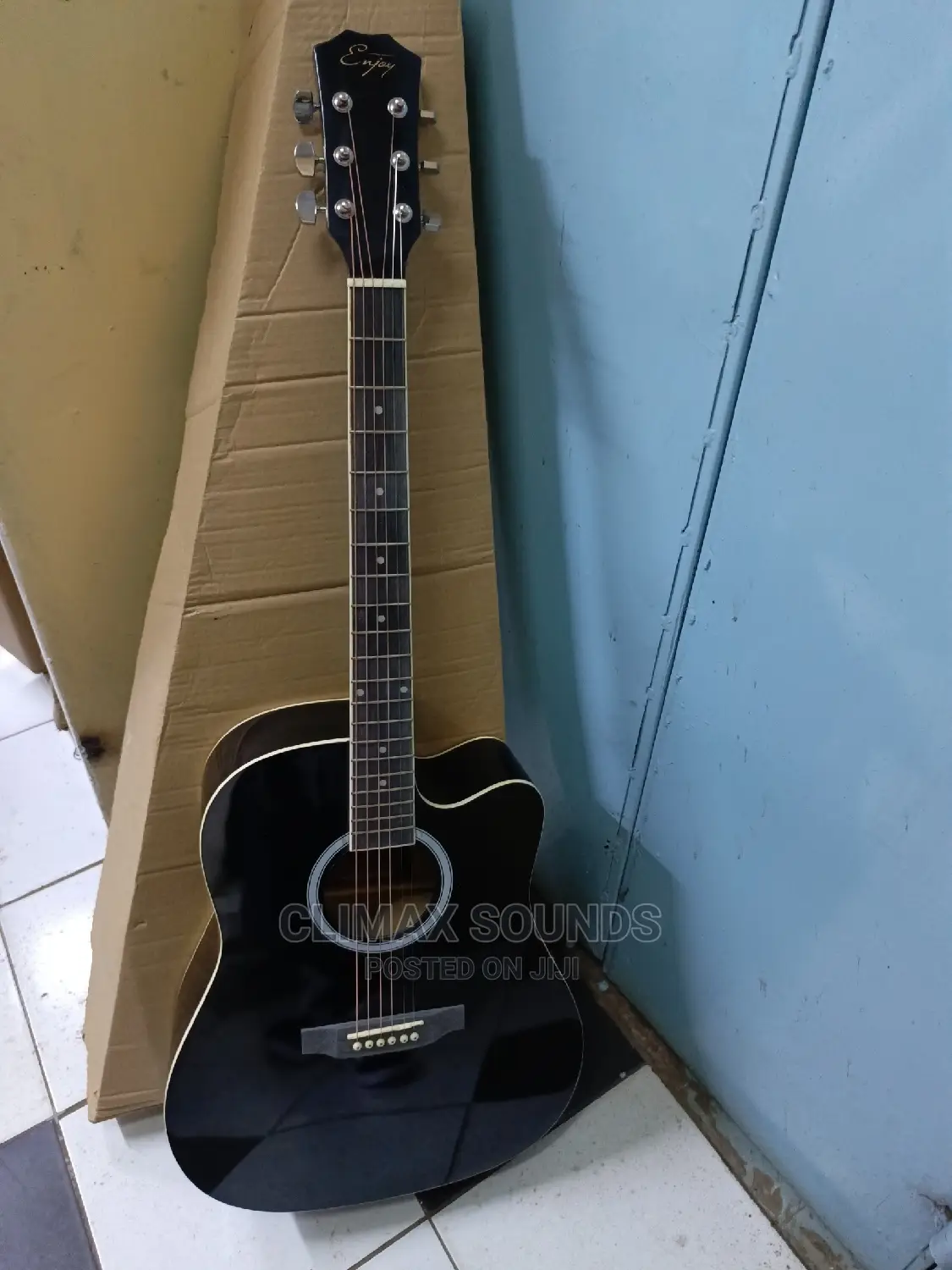 Acoustic Guitar E41