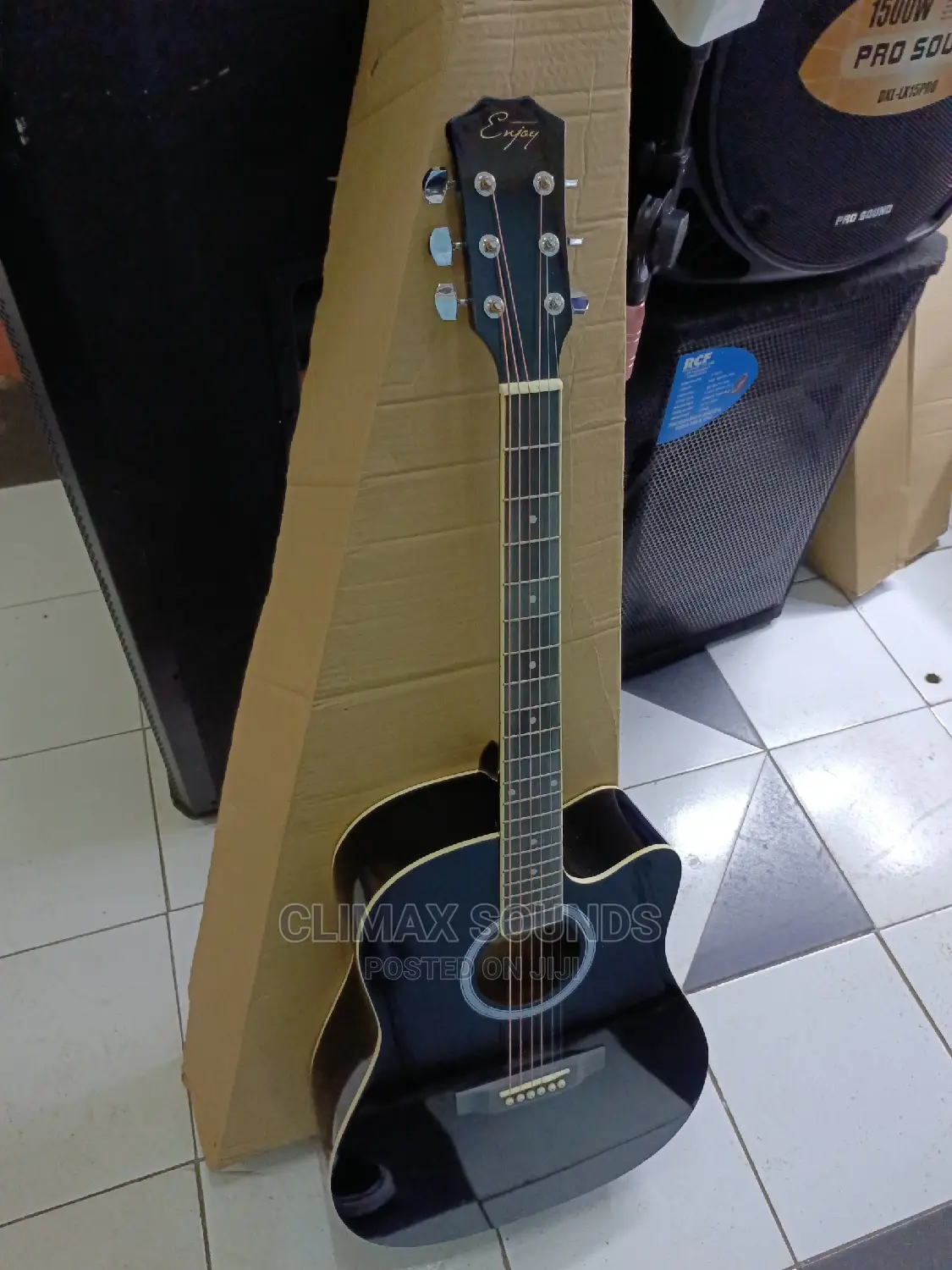 Acoustic Guitar E41