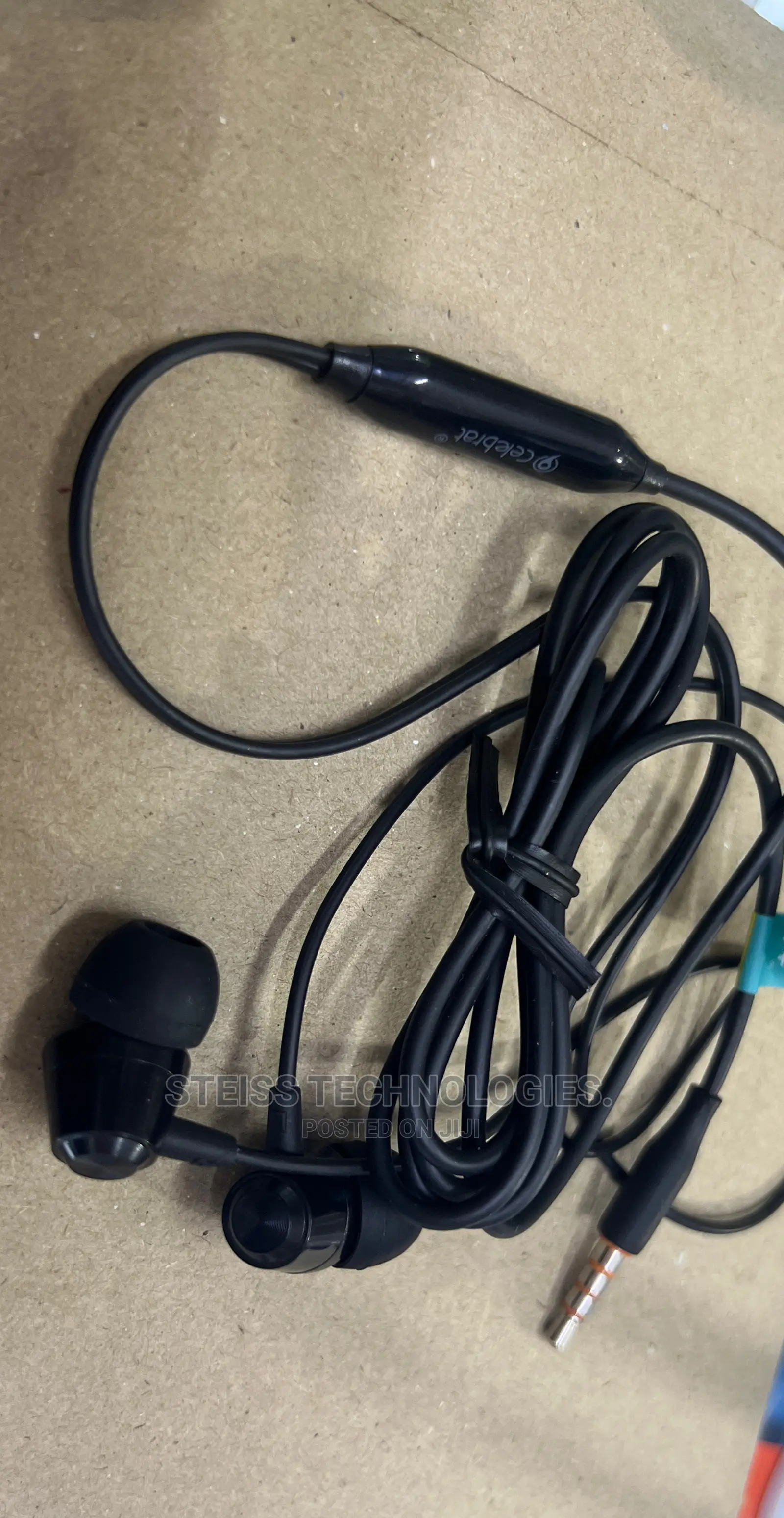 Celebrat G4 Stereo Earphones.