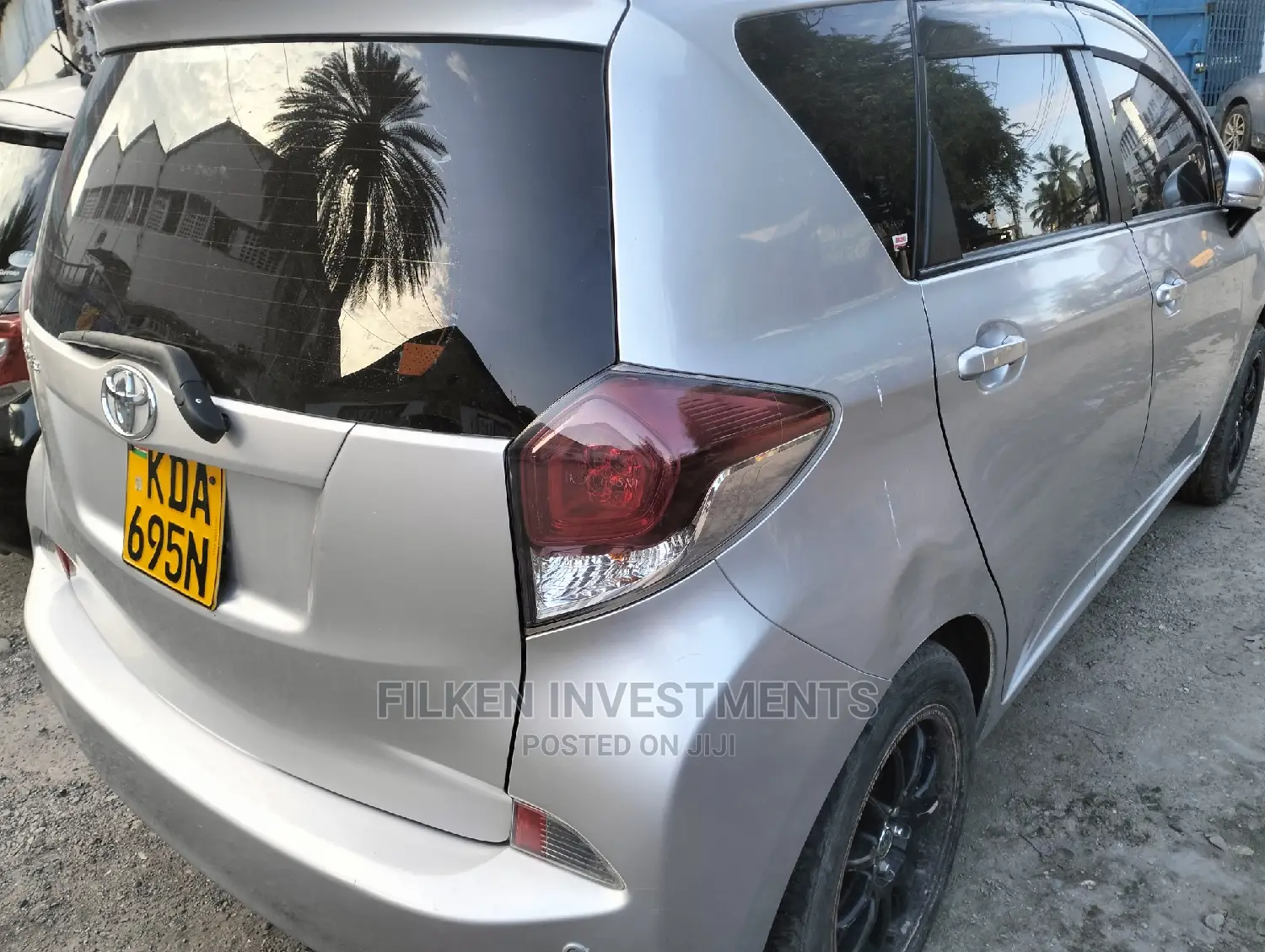 Toyota Ractis 1.5 FWD 2015 Silver