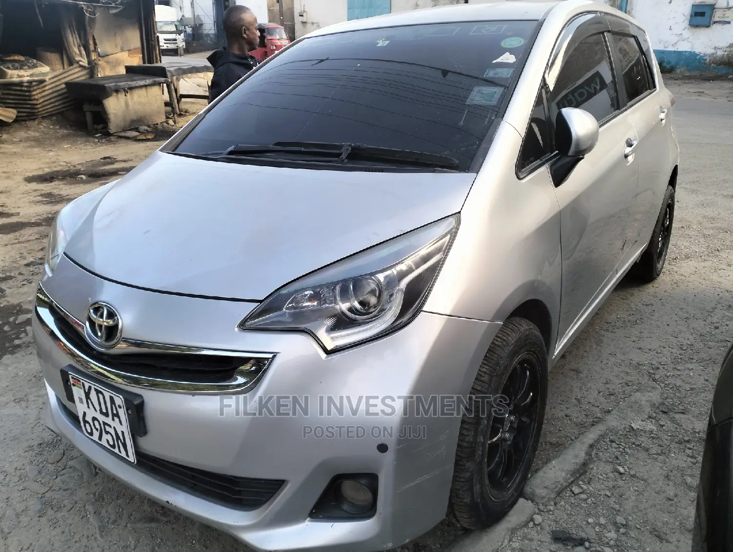 Toyota Ractis 1.5 FWD 2015 Silver