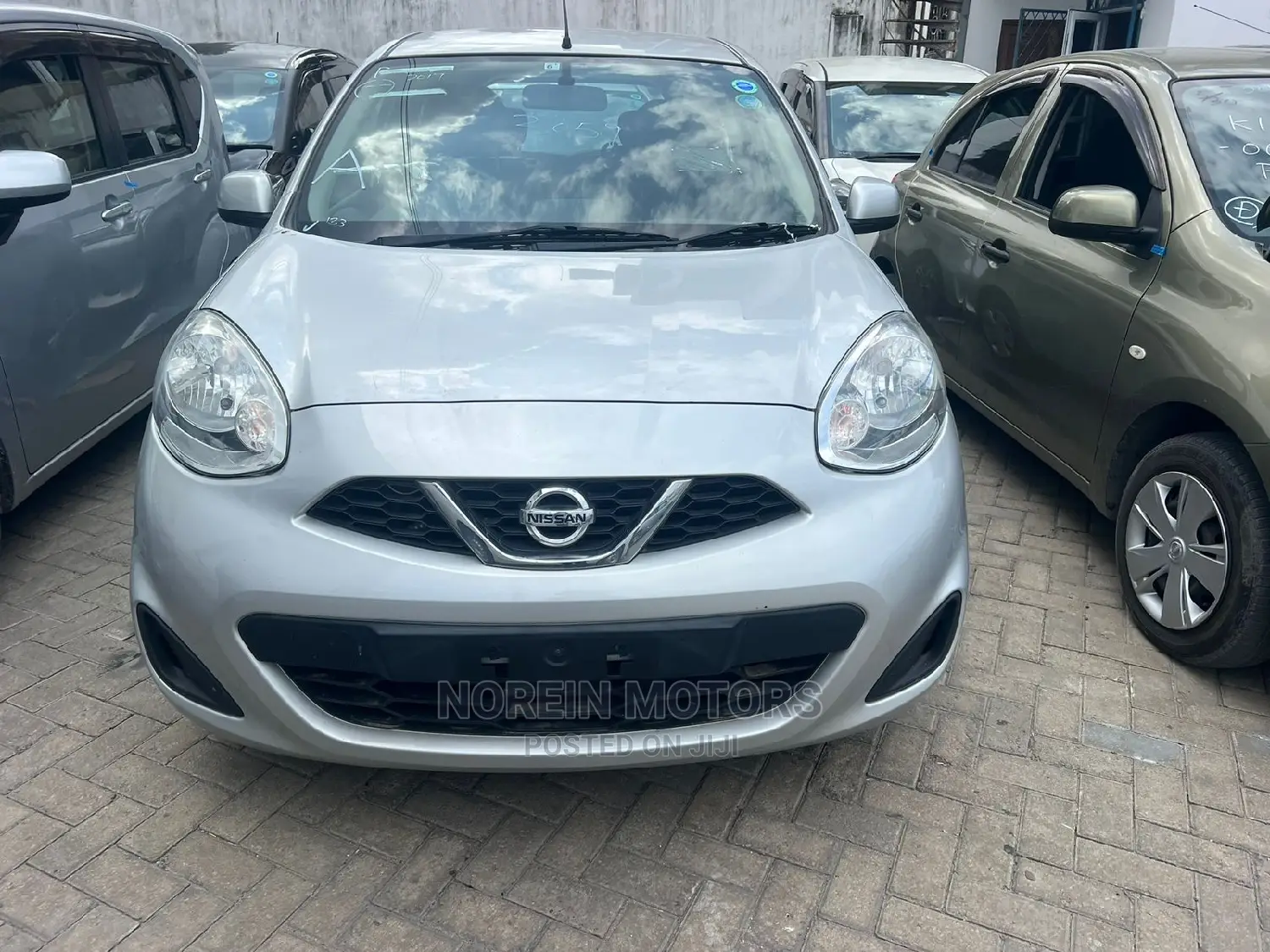 Nissan March 2016 Silver