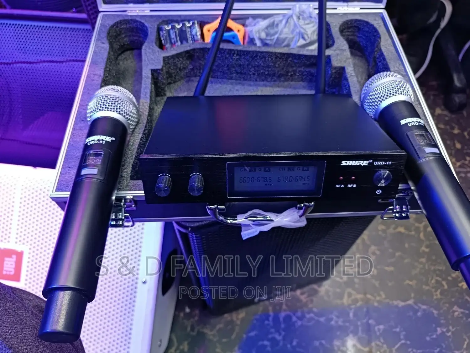 Shure URD-11 Wireless Microphone With Briefcase