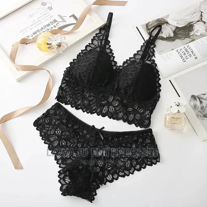 Bralette Panty Set - Material Lace, Floral Detail