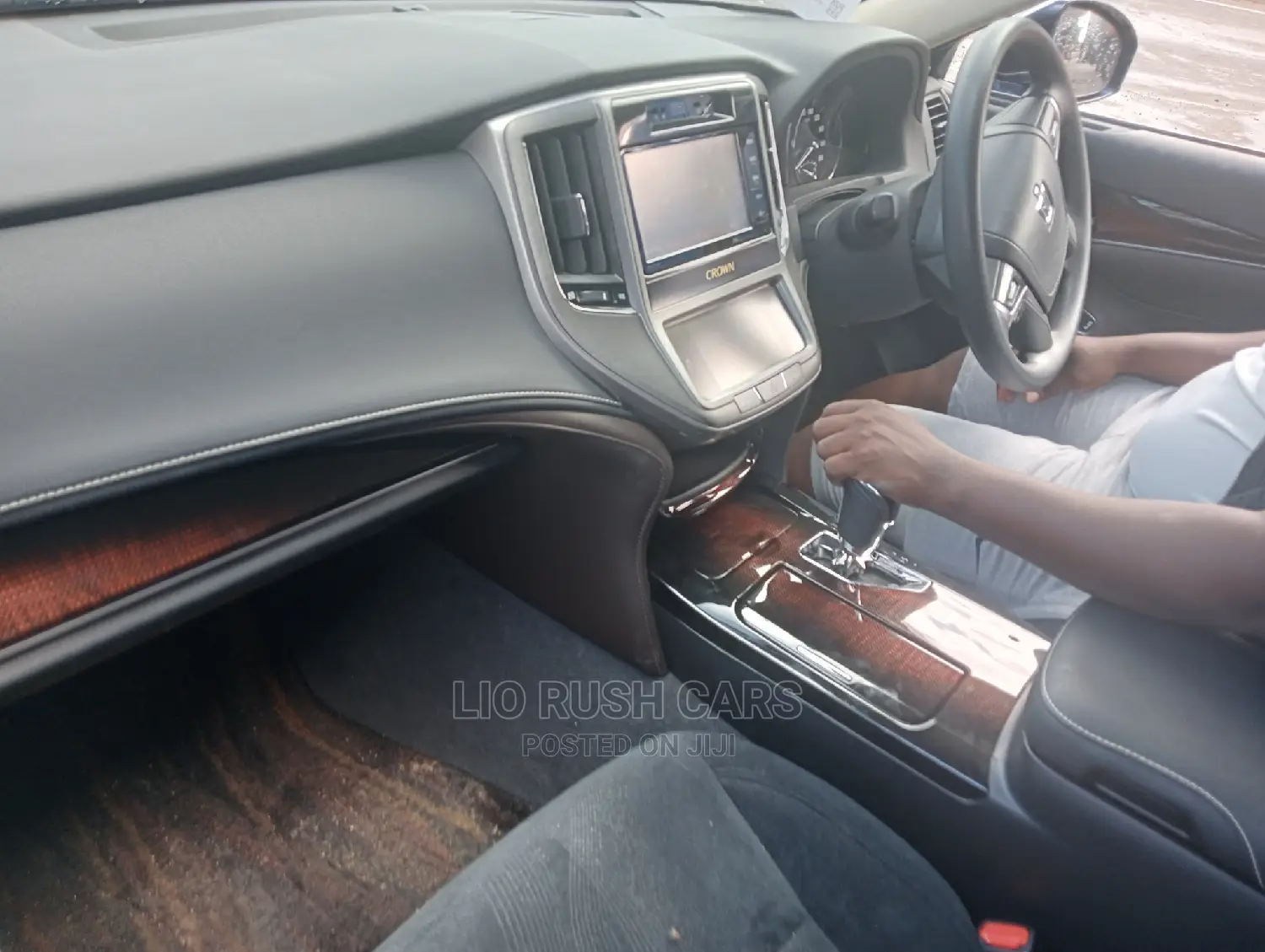 Toyota Crown 2016 Black