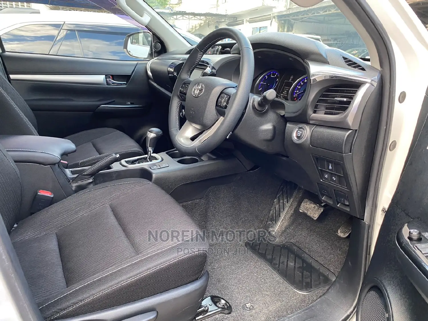 Toyota Hilux 2018 Off white