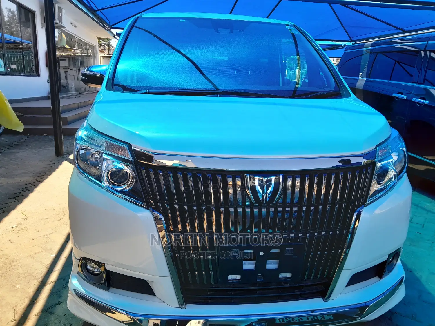 Toyota Esquire 2016 White