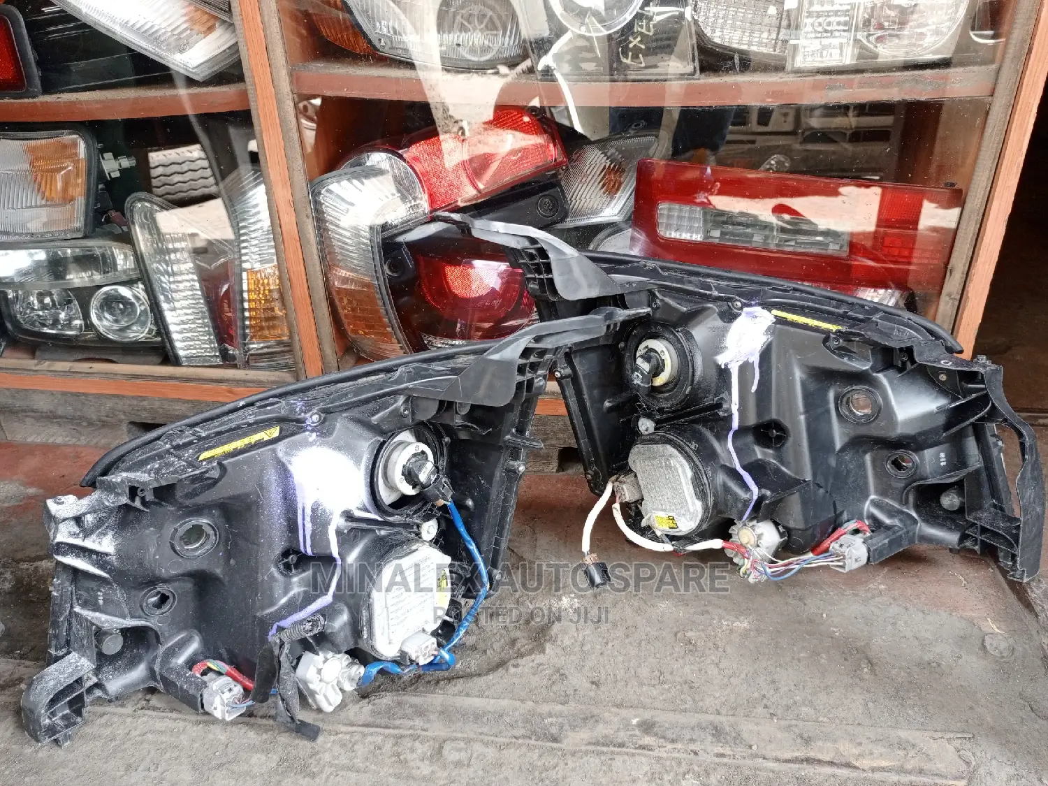 Headlights Toyota Noah 2012 Zenon Model