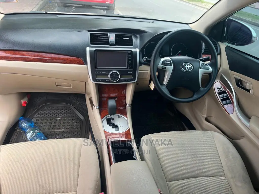 Toyota Premio 1.5 FWD 2014 Pearl