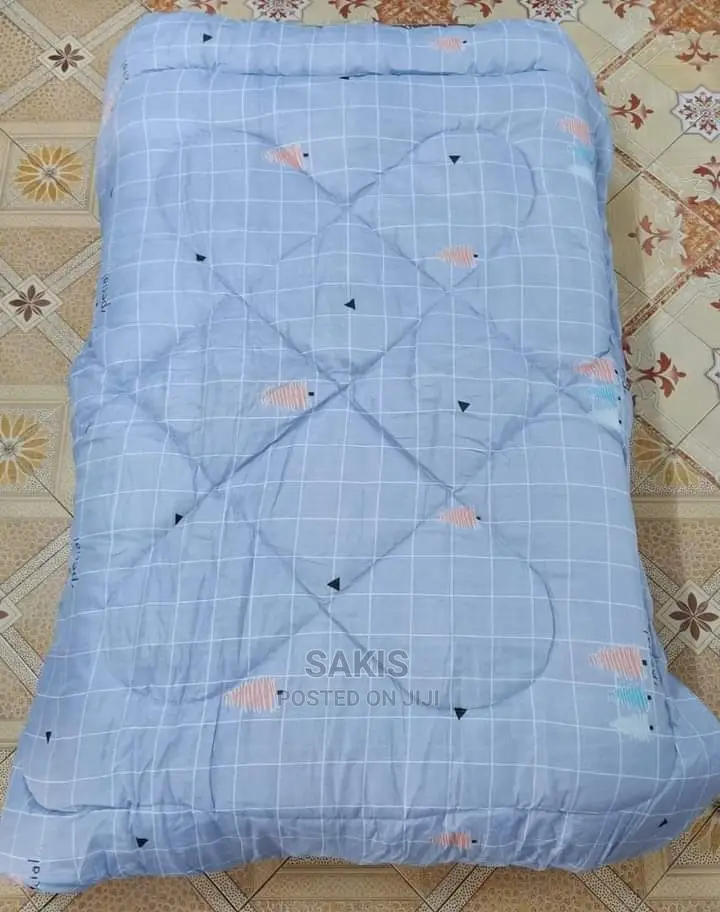 Large 6 X 6 Duvets + Free Sheet and Pillow Cases. Tukuletee?