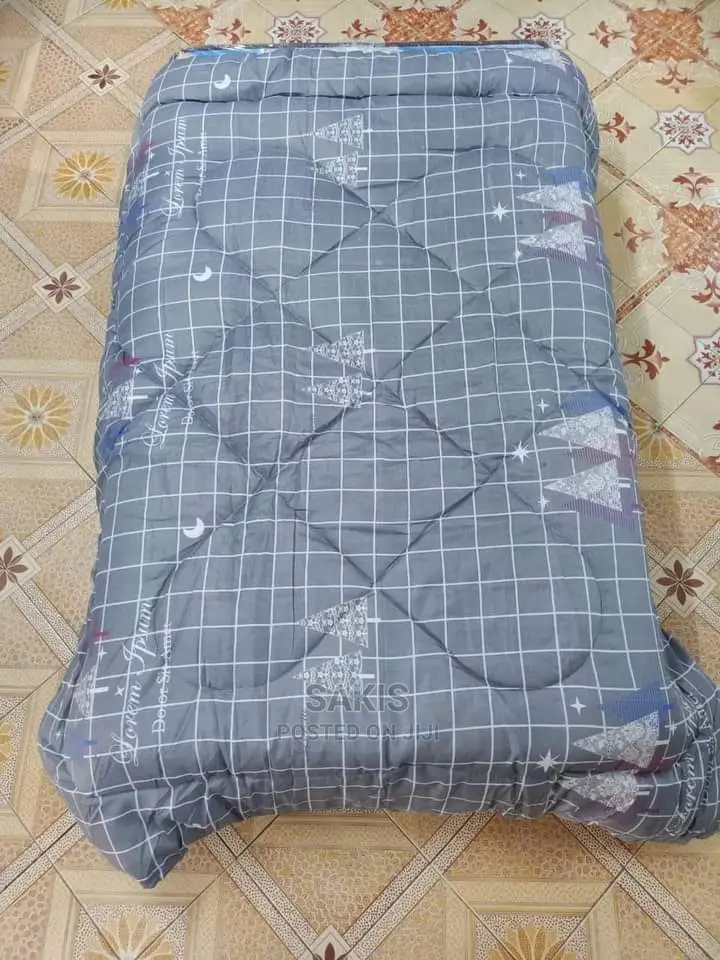 Large 6 X 6 Duvets + Free Sheet and Pillow Cases. Tukuletee?