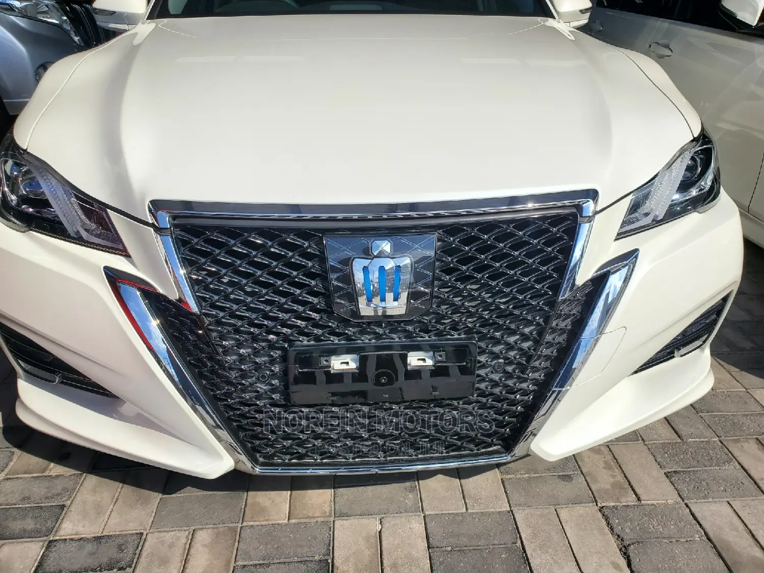 Toyota Crown 2016 Off white