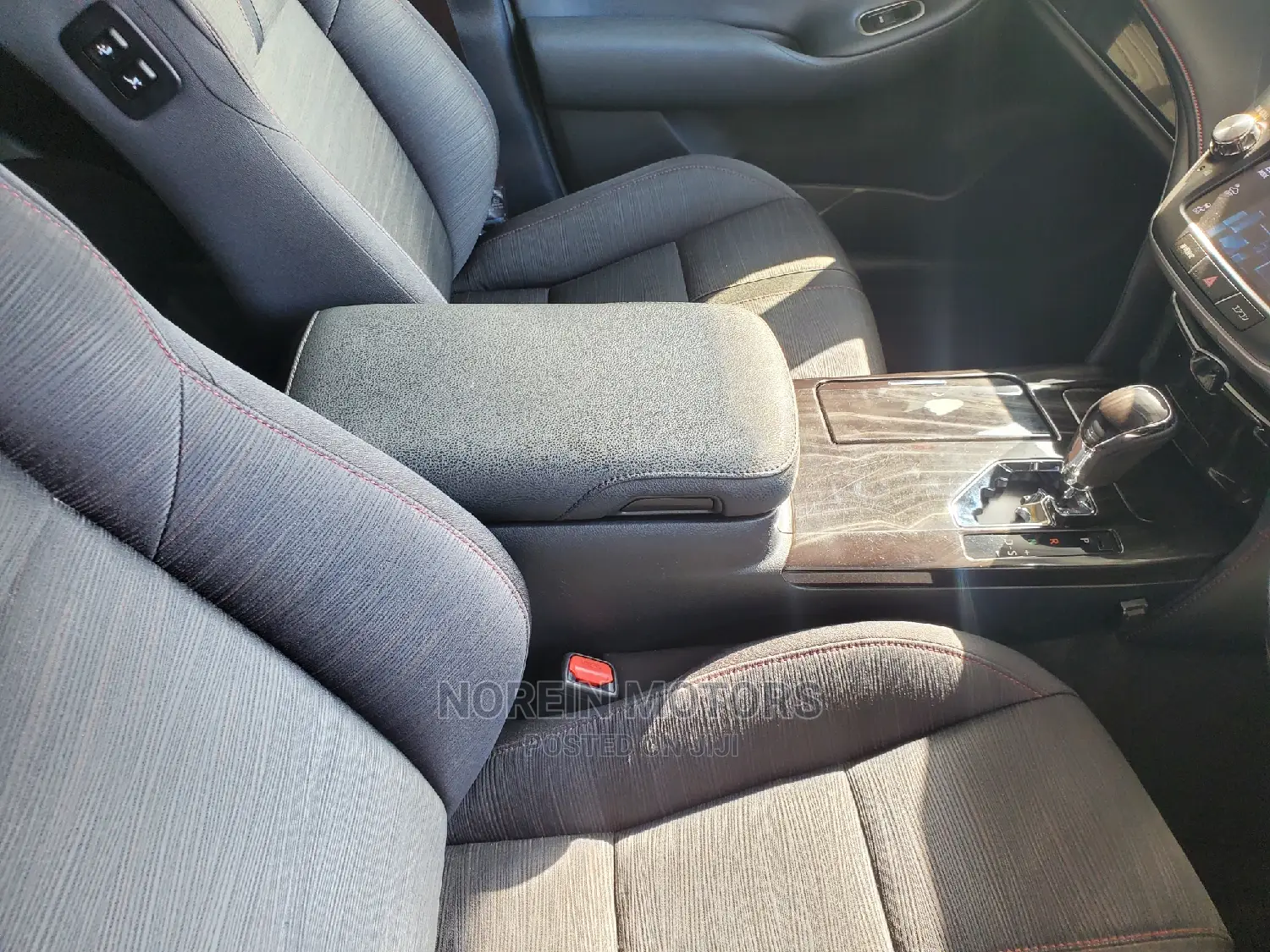Toyota Crown 2016 Off white