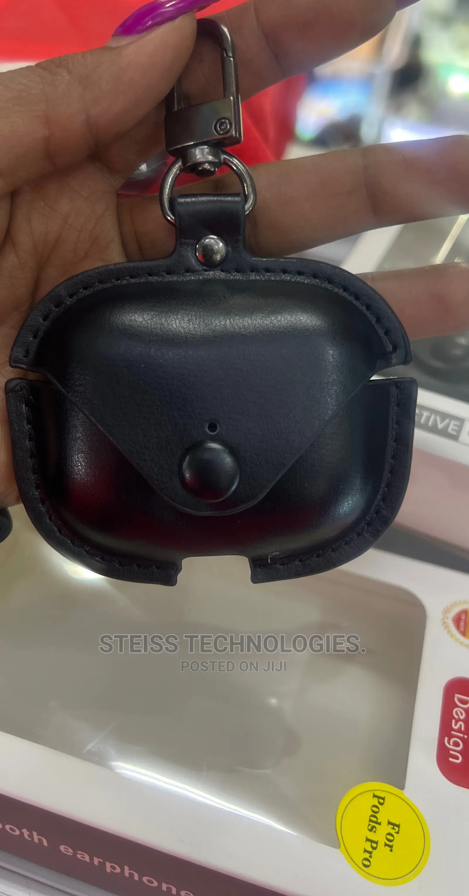 Airpods Pro Black Leather Casing.