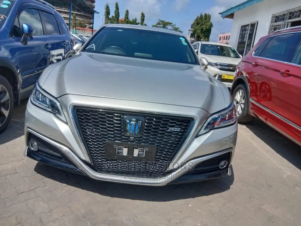 Toyota Crown 2020 Silver