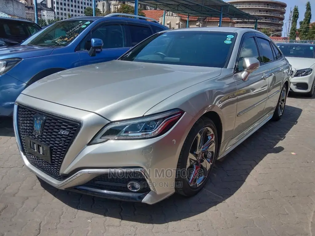 Toyota Crown 2020 Silver
