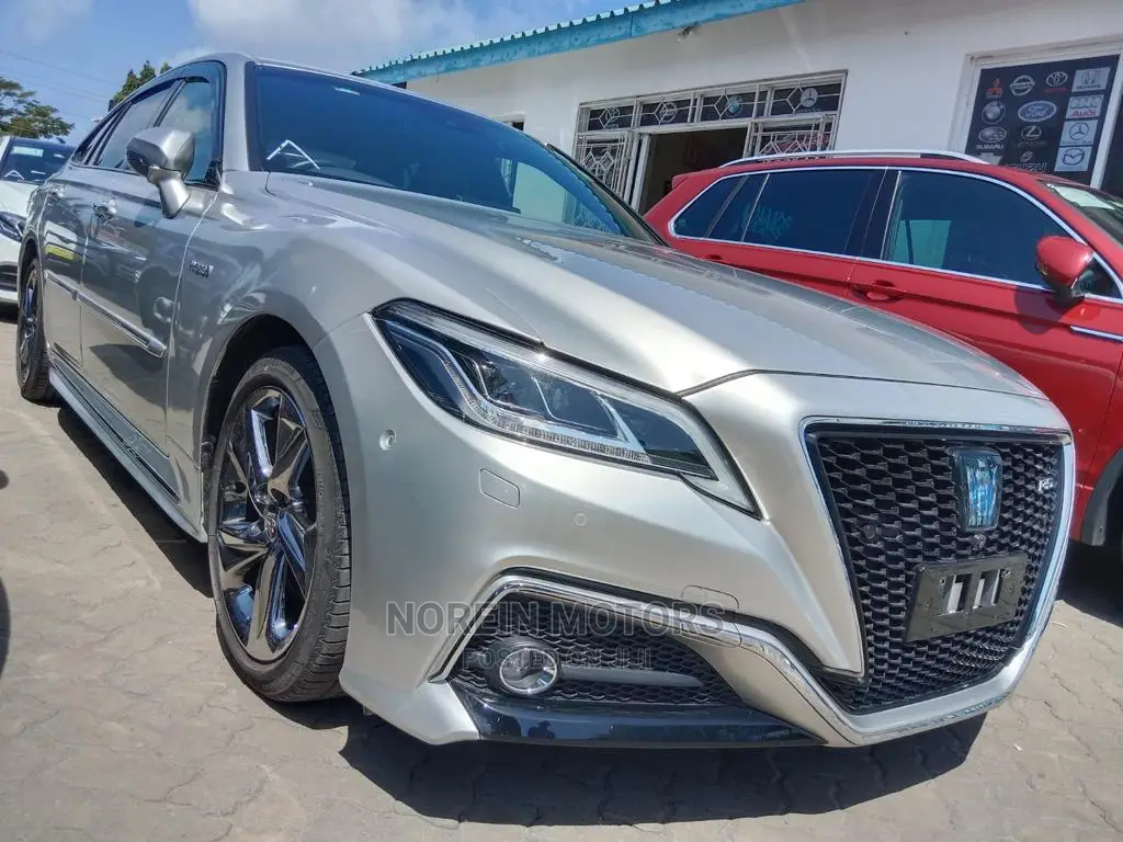 Toyota Crown 2020 Silver