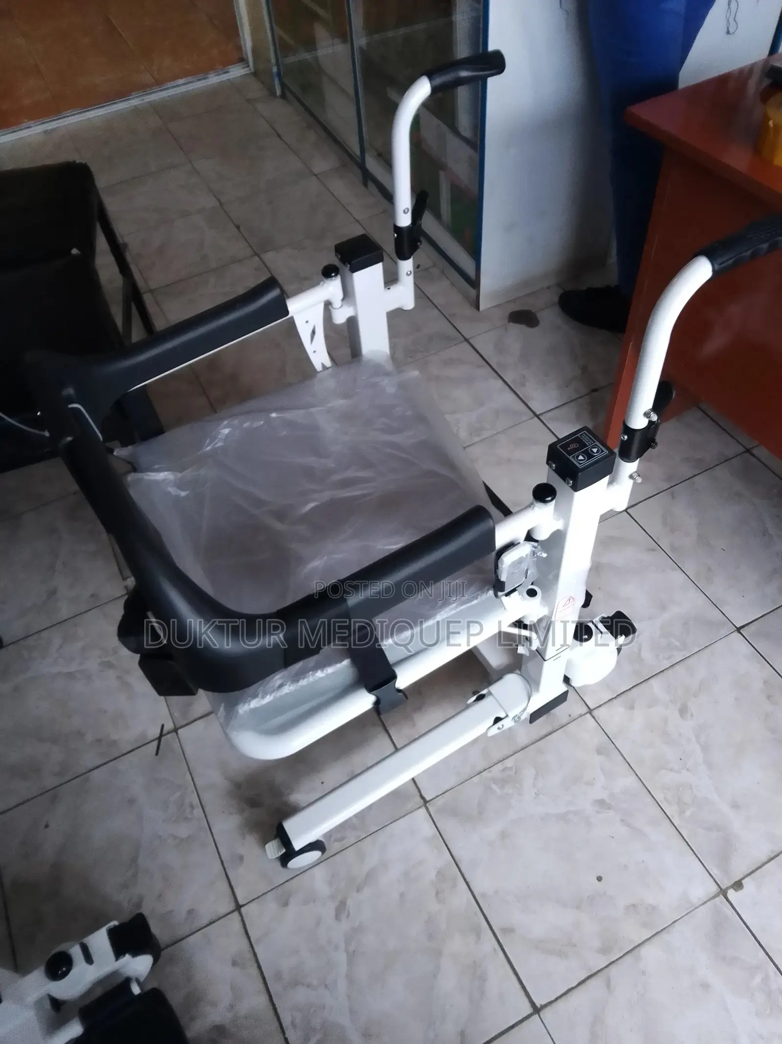 Electric I-Move Patient Transfer Chair