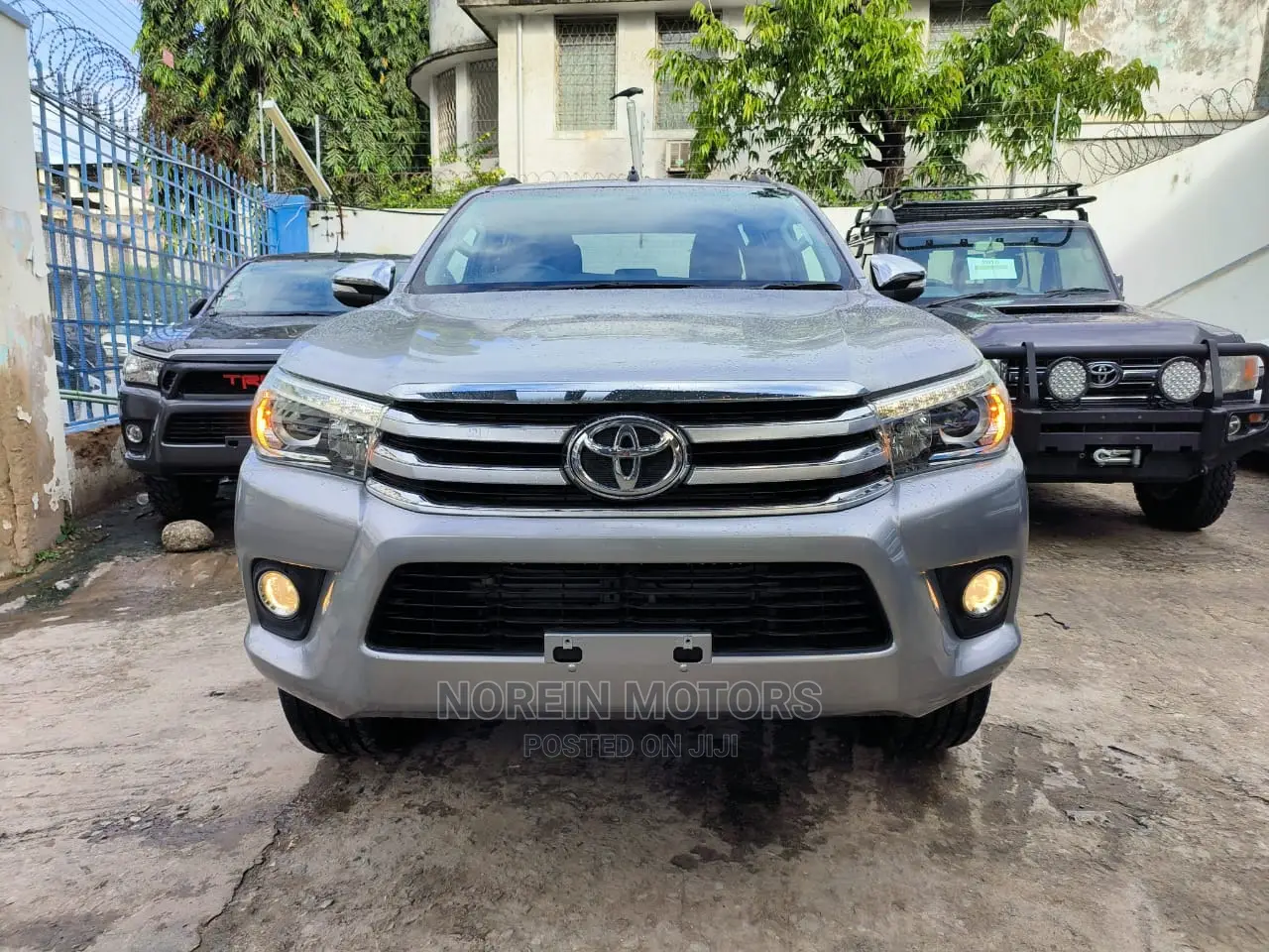 Toyota Hilux 2016 Gray