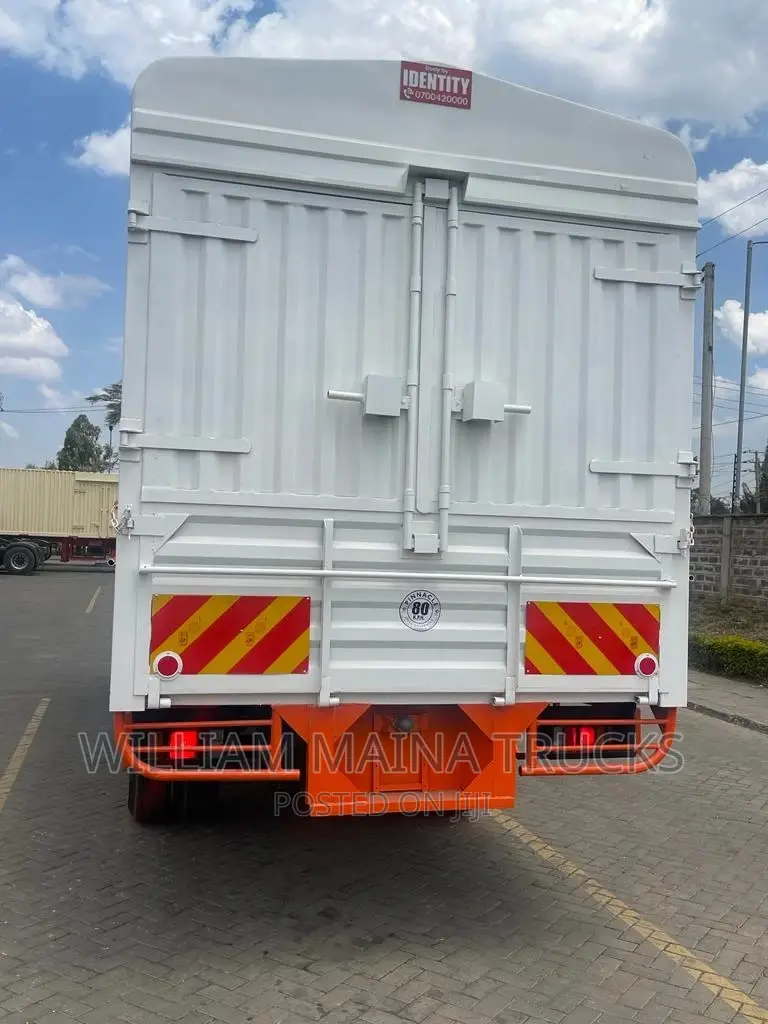 Isuzu FRR 90 (Slyqueen)