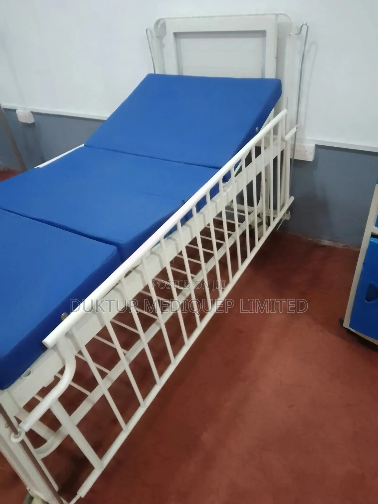 Children Manual Single Crank Hospital Bed With Mattress