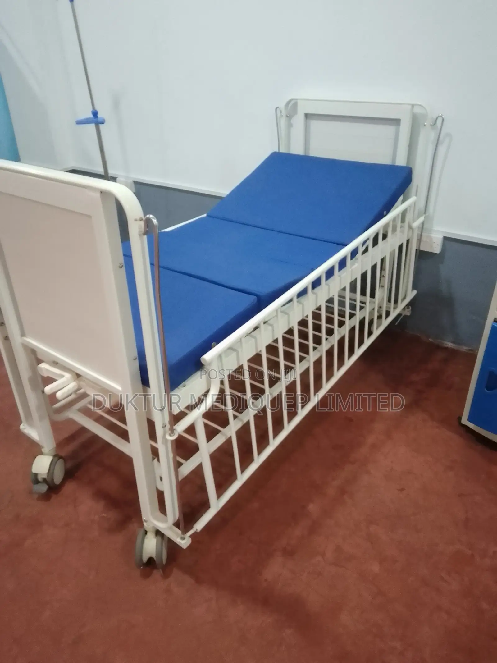 Children Manual Single Crank Hospital Bed With Mattress