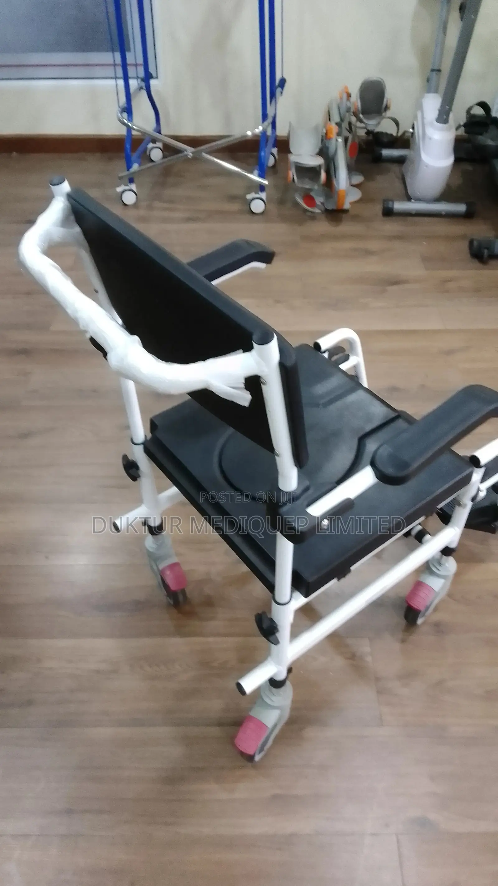 Heavy Duty Toilet Commode Wheelchair/ Shower Chair